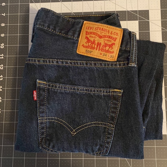 Men’s like new Levi’s - Picture 6 of 6
